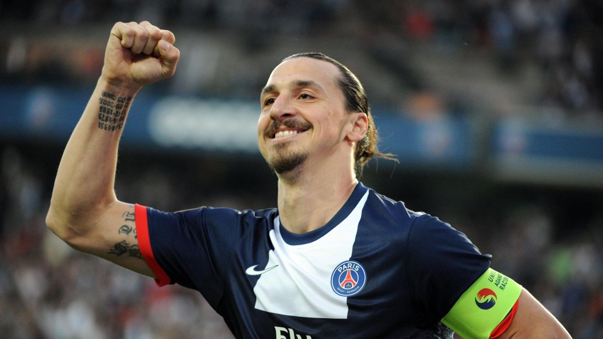 伊朗队门将费尔南德斯在巴黎奥运会上展现出高水平的扑救能力，伊朗菲尔兹奖得主